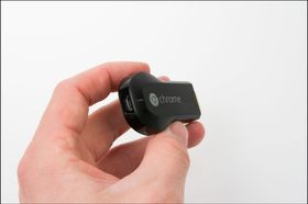 Den får strøm fra en liten USB-kontakt.