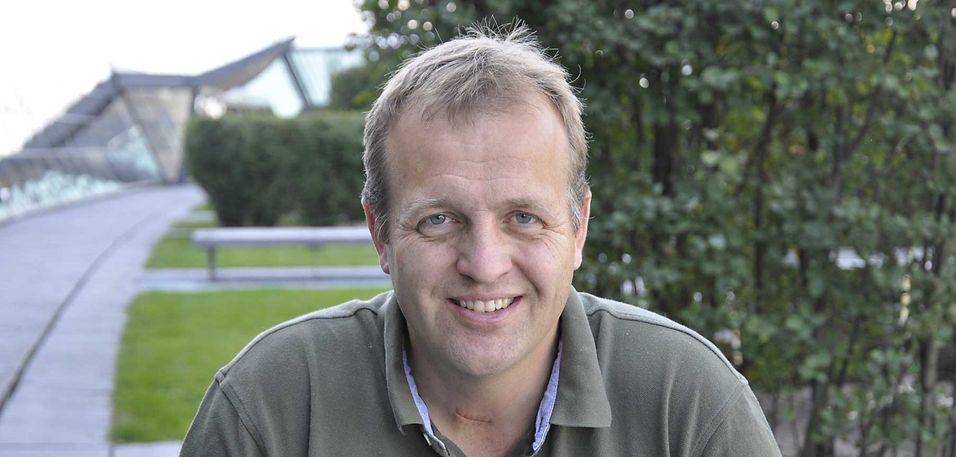 Arne Quist Christensen forteller at Telenor vurderer å konvertere mellom IP og analoge signaler i sentralene, slik at kunder ikke merker teknologiskiftet for fasttelefoni i det hele tatt.