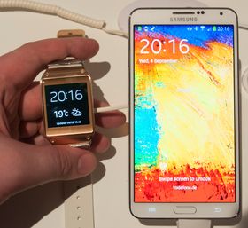 Det perfekte par? Galaxy Gear blir lansert sammen med Galaxy Note 3, men også Galaxy Note II og Galaxy S4 vil få oppdateringer som støtter klokken.