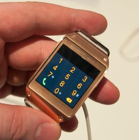 Galaxy Gear har en vanlig, men knøttliten, ringemeny.