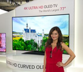 På fjorårets IFA-messe viste LG villig frem den enorme 4K OLED-skjermen som nå kommer.