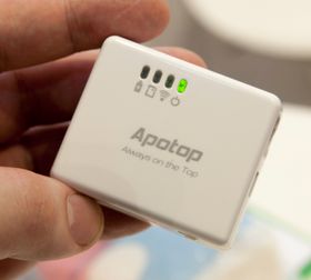 En mindre utgave kalt Wi-Reader er også tilgjengelig. Den har imidlertid bare app for Apple-produkter. Den fungerer heller ikke som nødlader.