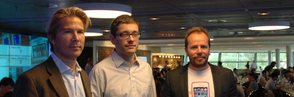 Telenor Digital-sjef Rolv-Erik Spilling sammen med Mozillas leder for utvikling av Firefox OS, Andreas Gal og Telenors Firefox-prosjektleder Frode Vestnes.