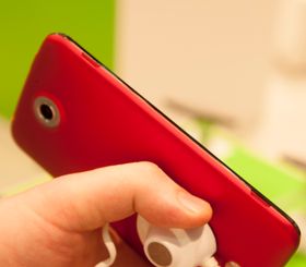 Acer Liquid S2 har stereohøyttalere langs siden av telefonen.