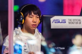 DreamHack Valencia-vinneren Ko «HyuN» Seok Hyun.