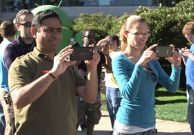 Bilder av Nexus 5 dukket først opp i en video fra Google, som senere ble fjernet. .