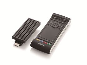 Bravia Smart Stick og fjernkontrollen (t.h.).
