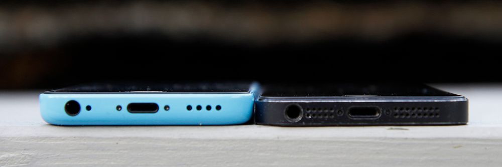 iPhone 5C (til venstre) er litt tykkere enn iPhone 5.