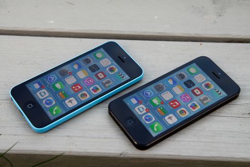 iPhone 5C (til venstre) og iPhone 5.