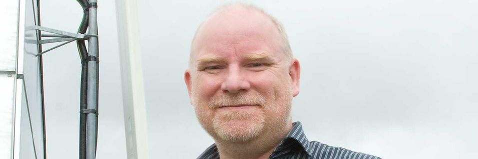 Dekningssjef Tommy S. Johansen i Netcom er kjempefornøyd med at mobiloperatørene nå blir kontaktet under planleggingen av nye bygg.