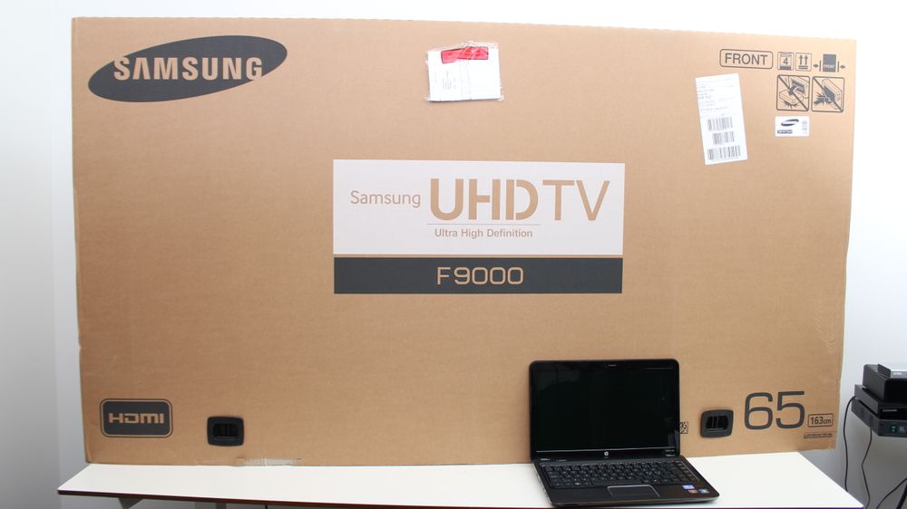 Esken til Samsungs nye 65-tommer er langt fra liten og nett.