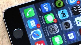 Den største enkeltnyheten i iPhone 5S er fingeravtrykksensoren som sitter i hjem-tasten.