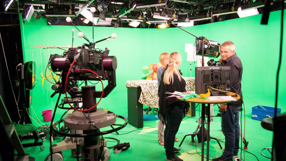 Ett av NRKs heldigitale studioer, her under innspilling av barne-TV. Alt kameraene filmer, lagres i programbanken.