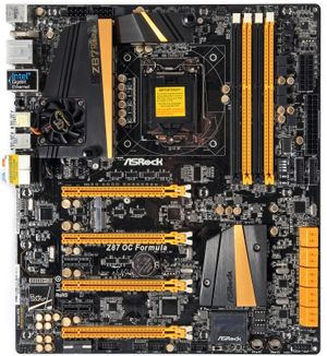 Hovedkortet har E-ATX-format, som er 2,3 centimeter bredere enn standard ATX-hovedkort.