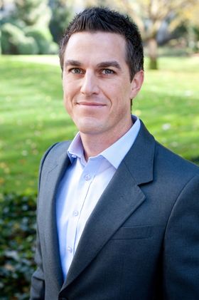 Andrew Wilson er 39 år gammel, og visstnok en ivrig surfer.