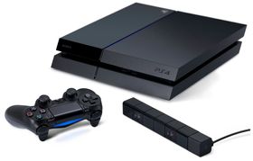 PlayStation 4 sammen med den nye håndtrolleren og PlayStation Eye.