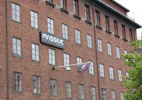 Ubisoft-flagget vaier utenfor Massives lokaler i Malmø. Foto: Marius Kjørmo.