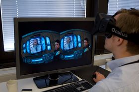 Hardware.no-kollega Varg prøvde seg på Half-Life 2, men det var ikke helt optimalt. (Foto: Jørgen Elton Nilsen / Hardware.no)