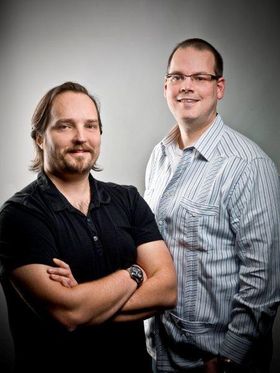 Dr. Ray Muzyka og Dr. Greg Zeschuck fikk Lifetime Achivement Award. (Foto: BioWares blogg)