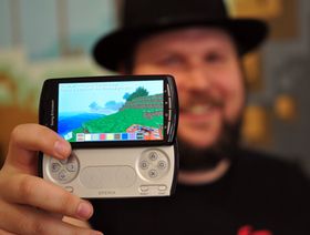 Notch viser mobilutgaven på en Xperia Play-telefon.