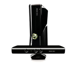 Kinect og den nye, slanke Xbox 360-modellen.