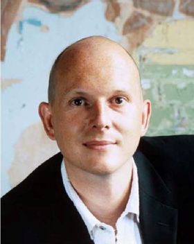 Ut med Phil Harrison.