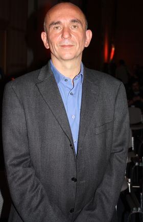 Peter Molyneux poserer for Gamer.no etter verdenspremieren på Fable III. (Foto: Mikael Harstad Groven/Gamer.no)