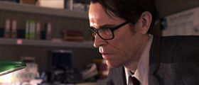 Willem Dafoe som Nathan Dawkins.