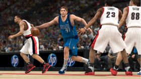 Tyske Dirk Nowitzki stormer fremover.