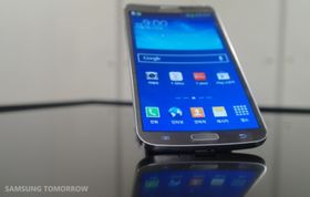 Det er Samsungs velkjente Touch Wiz-menyer som kjører på Galaxy Round.