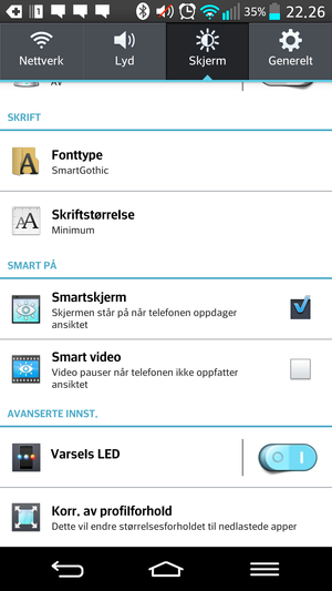 Smartskjerm-valget sørger for at skjermen ikke slukker når du ser på den. Det hele fungerer ganske så bra, så lenge du har lys nok.