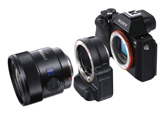 Sony Alpha 7r med overgang for A-fatning.