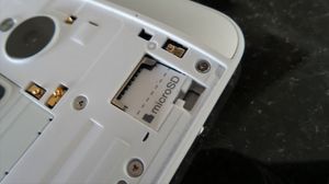 Omsider har HTC fått minnekort på plass igjen.
