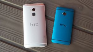 HTC One Max kommer bare i sølvgrått, mens HTC One (til høyre) nå finnes nå i flere spreke farger.