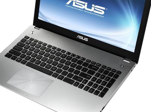 Asus-en har et gjennomført ytre, og leverer helt kurant spillytelse.