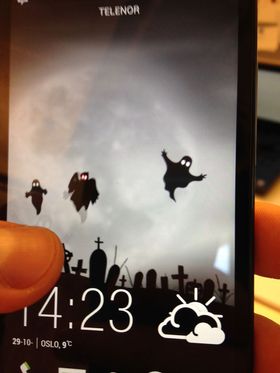 Android-appen "Halloween spøkelse LWP" gir deg halloween-tema på telefonen.