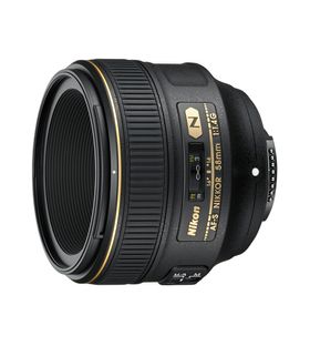 Det nye objektivet fra Nikon er svært lyssterkt.