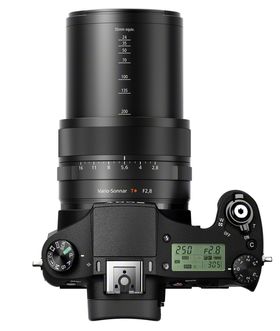 Sony RX10 er litt omfangsrik, men likevel et bra kamera.