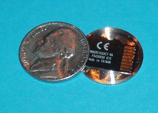 En «Spy-coin» er hul inni, og ble brukt under den kalde krigen for å smugle hemmelige mikrofilmer og giftkapsler.