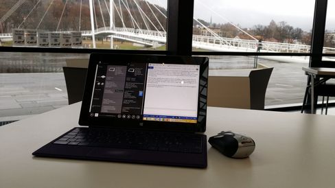Office-grensesnittet er ikke det mest fingervennlige, selv om du strengt tatt klarer deg uten mus eller tastatur.