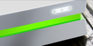 Lysstripen som omkranser maskinen minner litt om PlayStation 4.