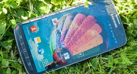 Samsung kunne selvsagt ikke la Sony være enerådende på vanntette toppmodeller. Galaxy S4 Active er en av årets beste mobiler.