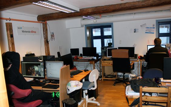 Det er rolig i Teslagården, og rydding står på timeplanen dagen etter at Rain Games har sluppet sitt første spill.