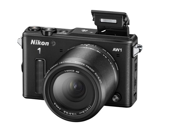 Nikon1 AW1 med blitsen oppe.