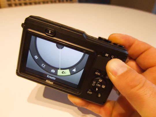 Nikon1 AW1 hurtigvelgeren i bruk.