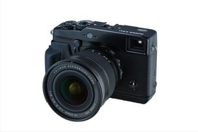 FUJINON XF 10 - 24 mm f/4 R OIS montert på Fujifilm X-Pro1.