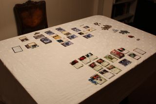 I Android Netrunner skal en spiller være hacker som forsøker å bryte seg inn i motspillerens datasystem ved hjelp av programvare og utstyr.