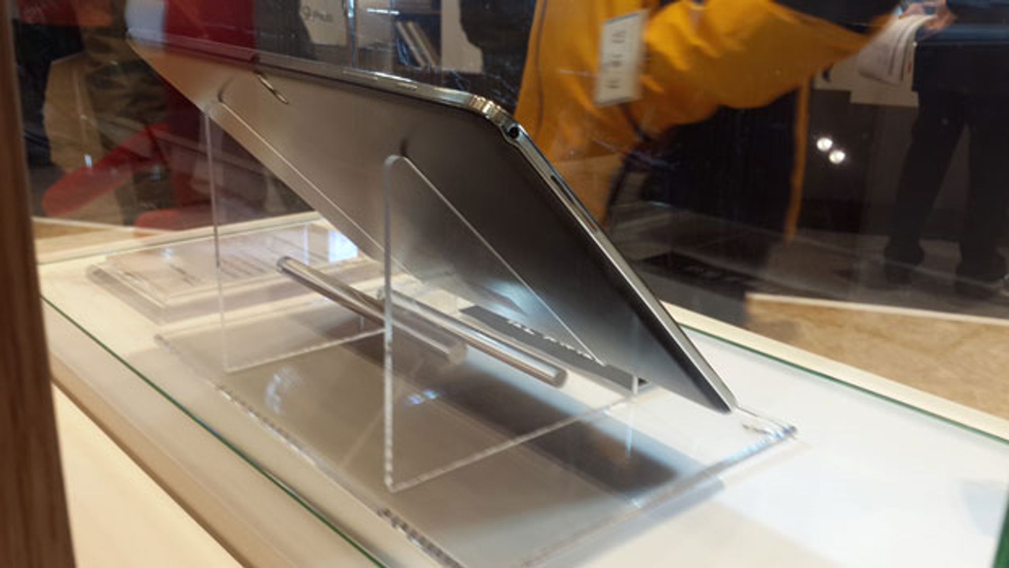Dette bildet har gått internett rundt, og stammer trolig fra en anledning der Samsung viste frem brettet til sine ansatte.