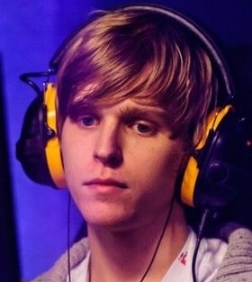 Snute bedyrer at han ikke har noen planer om å gi seg som e-sportproff. .