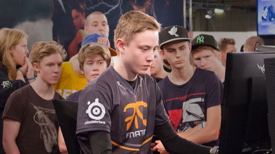 Her spiller Rekkles mot fansen på DreamHack Winter 2013.